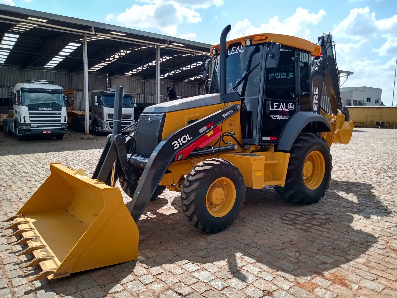 Retro-escavadeira-310L-2048x1536