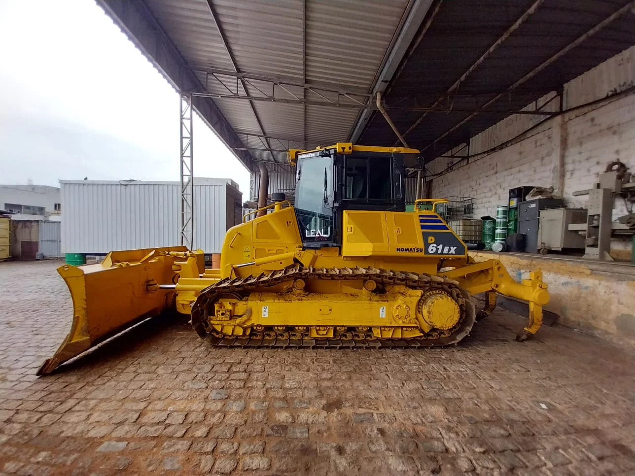Trator-de-esteira-D61-EX